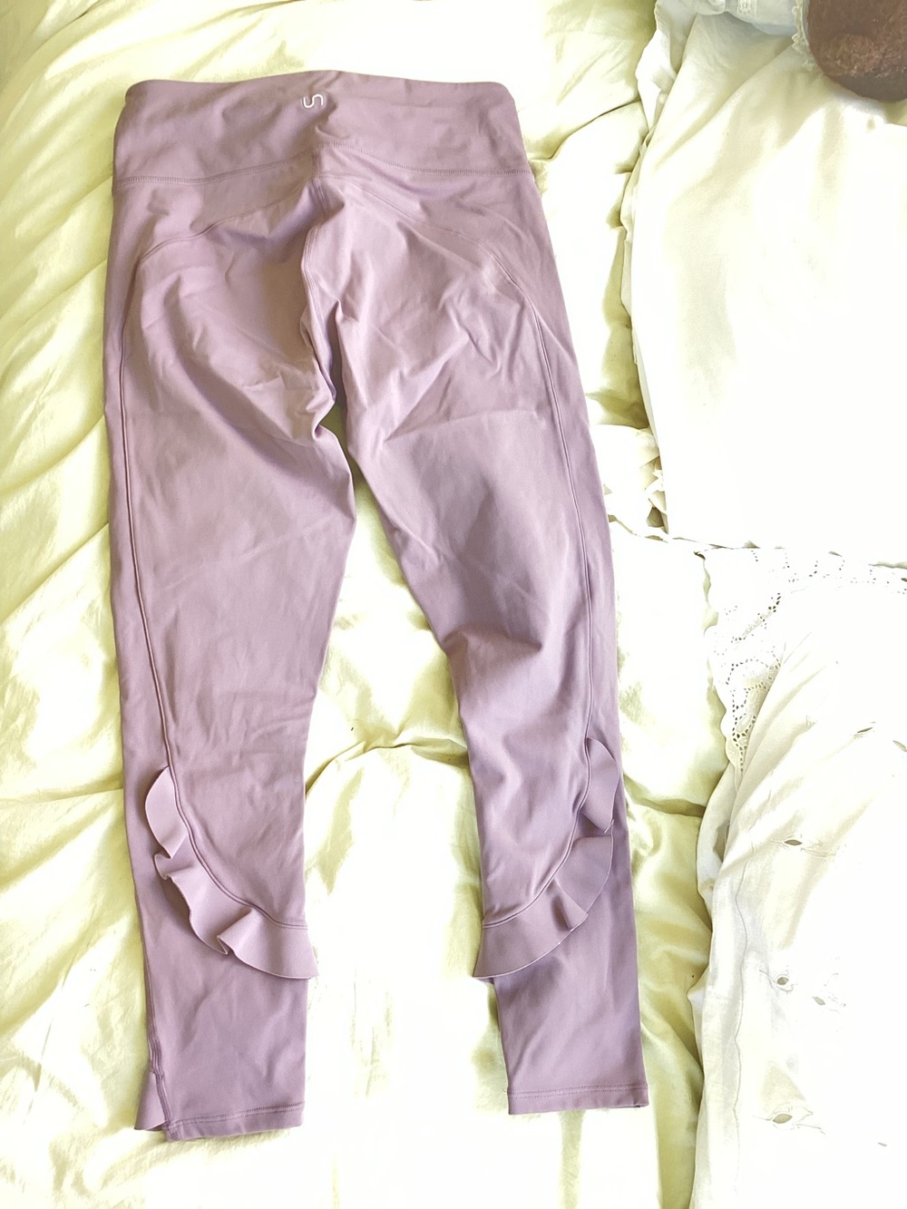 Urban Savage Lavender Ruffle Leggings

Size Medium